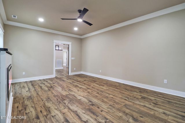 630 Lakeview Drive, Crossville, TN 38558