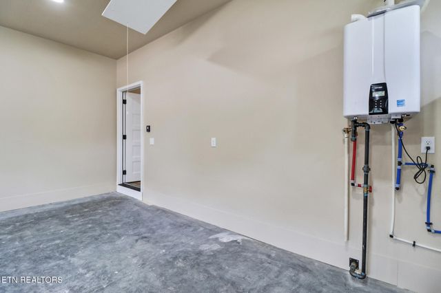 630 Lakeview Drive, Crossville, TN 38558