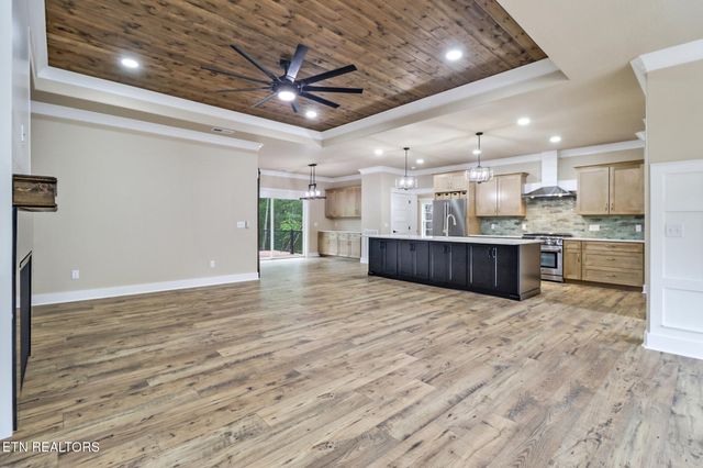 630 Lakeview Drive, Crossville, TN 38558