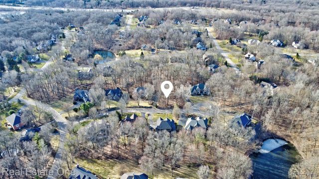 9889 Kingston Ridge, Springfield Charter Township, MI 48348