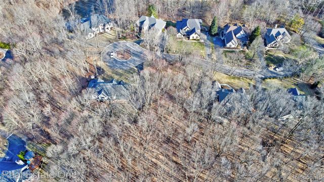 9889 Kingston Ridge, Springfield Charter Township, MI 48348