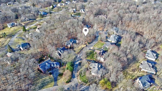 9889 Kingston Ridge, Springfield Charter Township, MI 48348