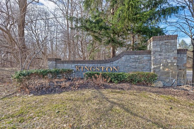 9889 Kingston Ridge, Springfield Charter Township, MI 48348
