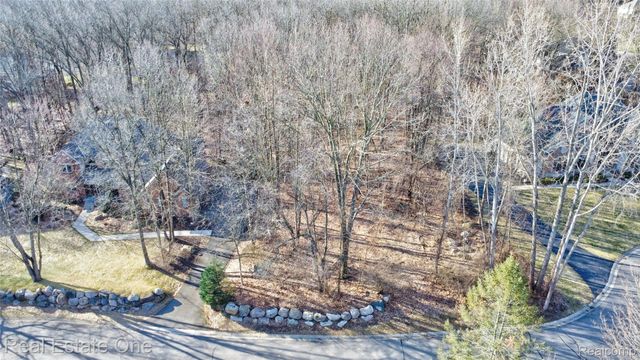 9889 Kingston Ridge, Springfield Charter Township, MI 48348