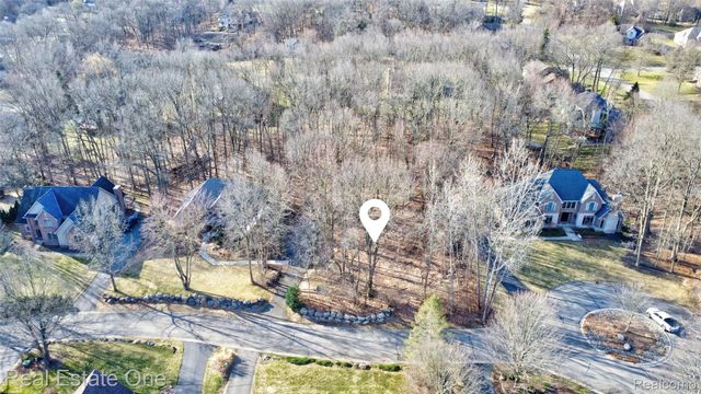 9889 Kingston Ridge, Springfield Charter Township, MI 48348