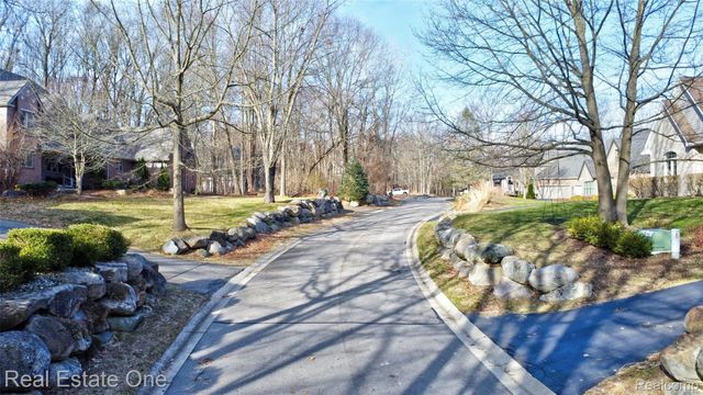 9889 Kingston Ridge, Springfield Charter Township, MI 48348