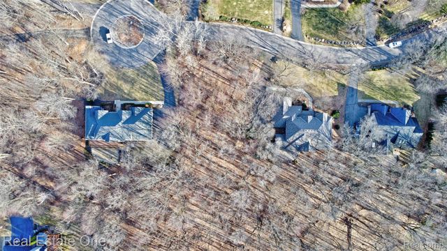 9889 Kingston Ridge, Springfield Charter Township, MI 48348