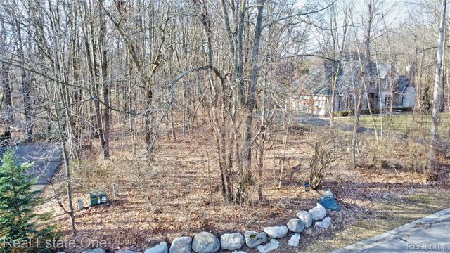 9889 Kingston Ridge, Springfield Charter Township, MI 48348