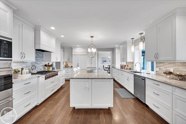 29303 S Seaway Court, Harrison Twp, MI 48045