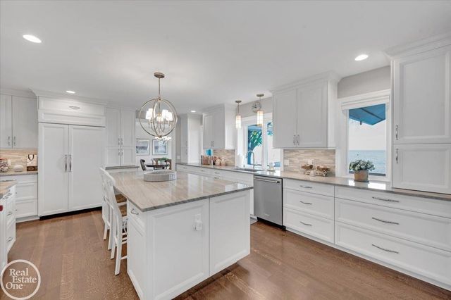 29303 S Seaway Court, Harrison Twp, MI 48045