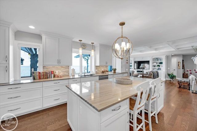 29303 S Seaway Court, Harrison Twp, MI 48045