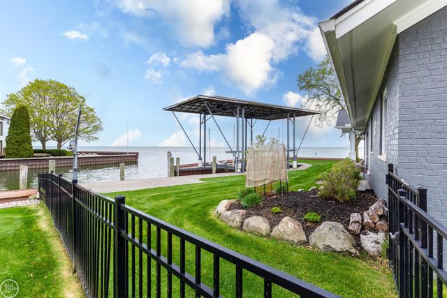29303 S Seaway Court, Harrison Twp, MI 48045