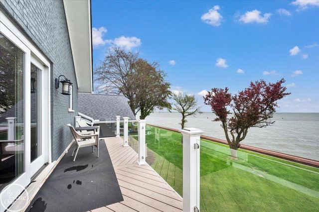 29303 S Seaway Court, Harrison Twp, MI 48045