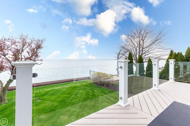 29303 S Seaway Court, Harrison Twp, MI 48045