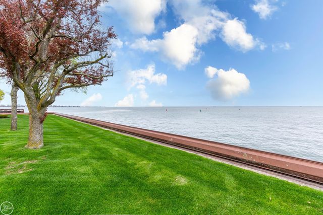 29303 S Seaway Court, Harrison Twp, MI 48045