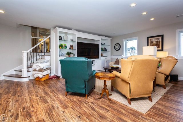 29303 S Seaway Court, Harrison Twp, MI 48045
