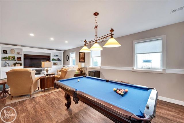 29303 S Seaway Court, Harrison Twp, MI 48045