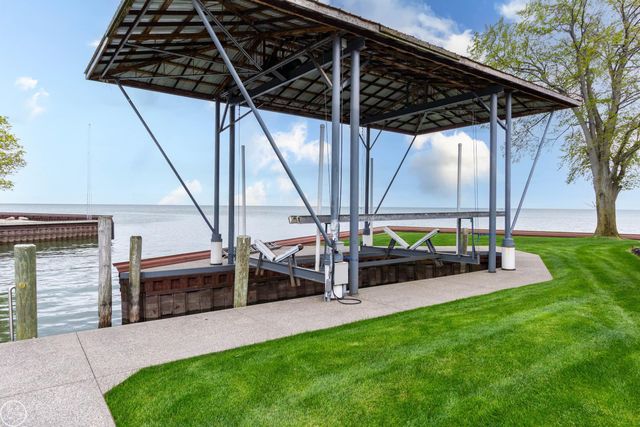 29303 S Seaway Court, Harrison Twp, MI 48045
