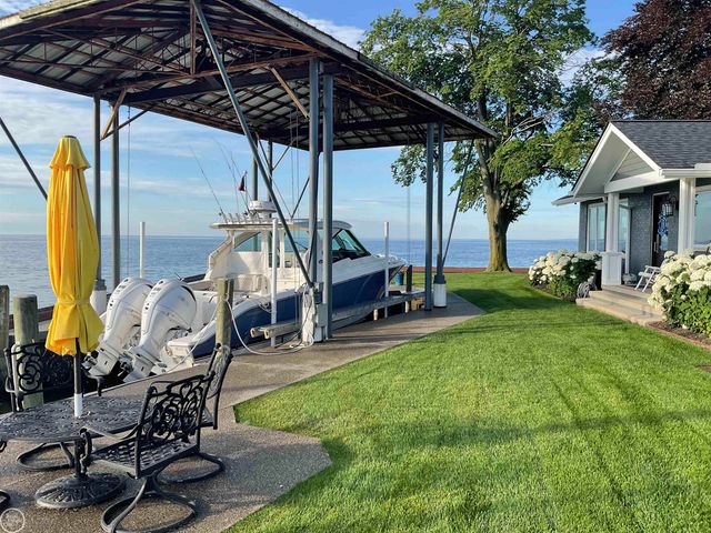 29303 S Seaway Court, Harrison Twp, MI 48045