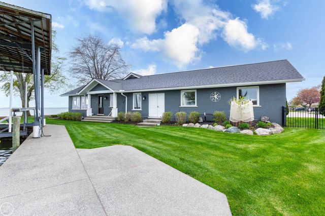 29303 S Seaway Court, Harrison Twp, MI 48045