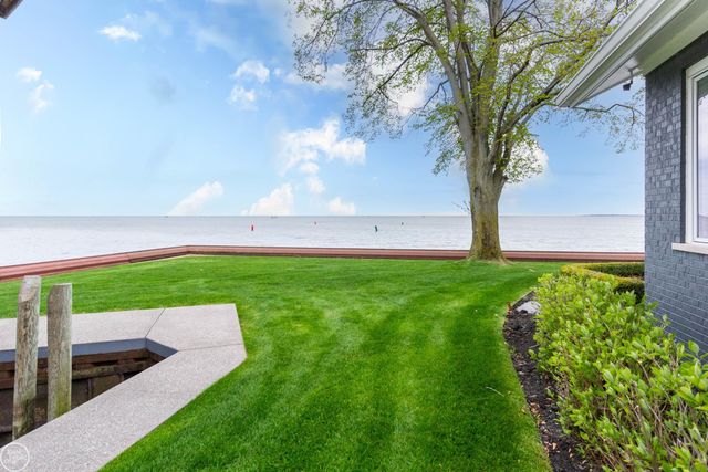 29303 S Seaway Court, Harrison Twp, MI 48045