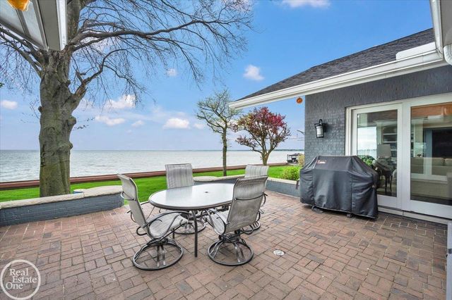 29303 S Seaway Court, Harrison Twp, MI 48045
