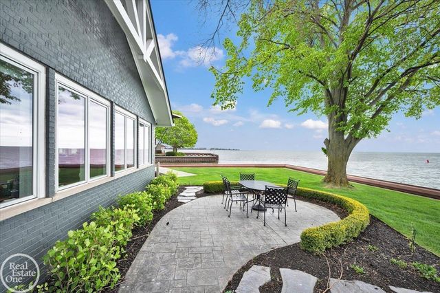 29303 S Seaway Court, Harrison Twp, MI 48045