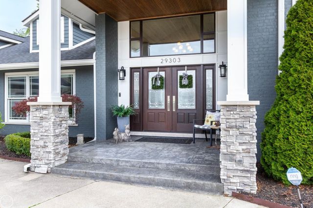 29303 S Seaway Court, Harrison Twp, MI 48045