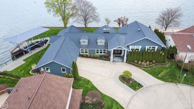 29303 S Seaway Court, Harrison Twp, MI 48045