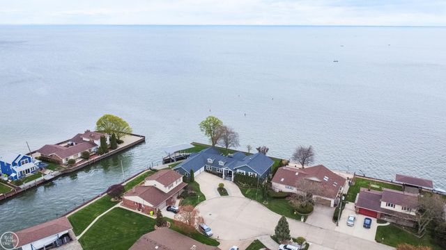 29303 S Seaway Court, Harrison Twp, MI 48045