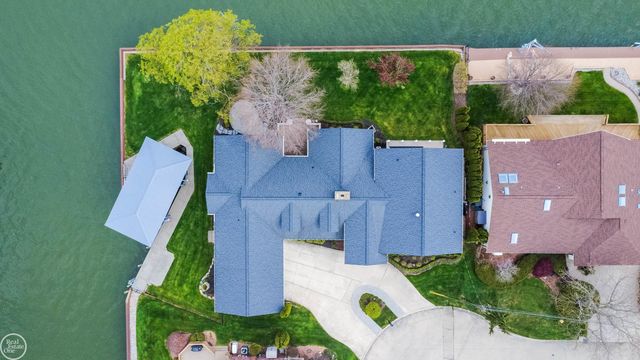 29303 S Seaway Court, Harrison Twp, MI 48045