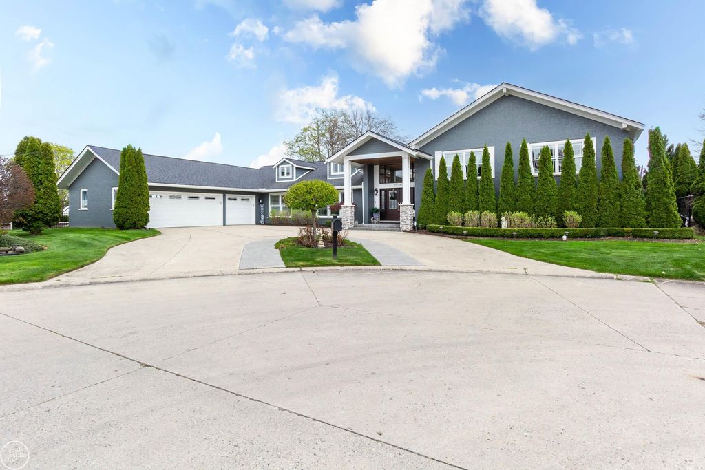 29303 S Seaway Court, Harrison Twp, MI 48045