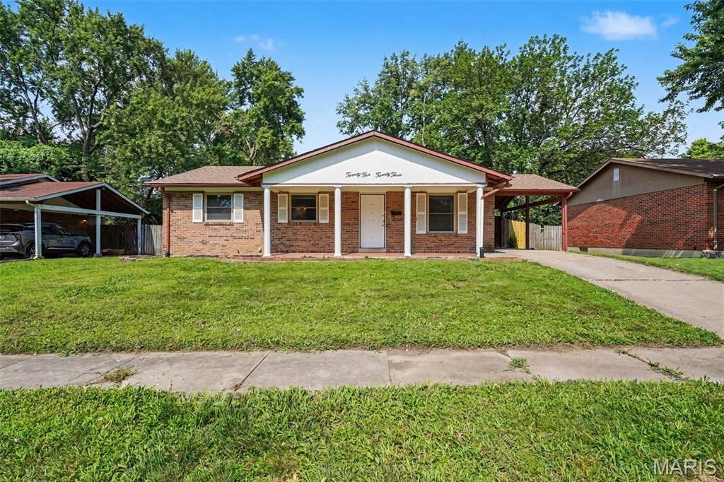 2523 Auburnhill Court, Florissant, MO 63031