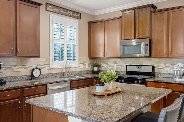 5323 CROSSCOURT VIEW DRIVE, Lithia, FL 33547