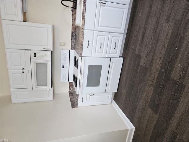 581 Lavender LN, Virginia Beach, VA 23462