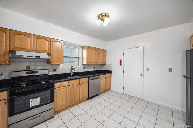 20 Spruce Street, Great Neck, NY 11021