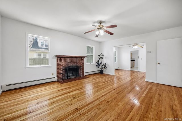 20 Spruce Street, Great Neck, NY 11021