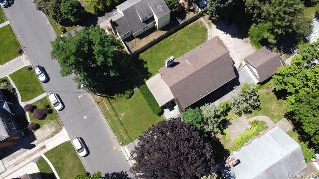20 Spruce Street, Great Neck, NY 11021