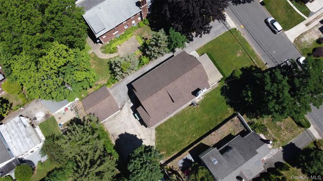 20 Spruce Street, Great Neck, NY 11021