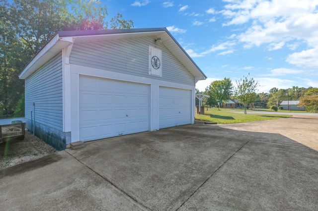 705 Spanish Grove Rd, Buena Vista, TN 38318