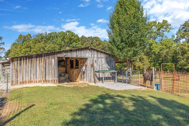 705 Spanish Grove Rd, Buena Vista, TN 38318