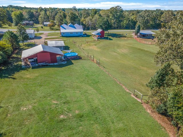 705 Spanish Grove Rd, Buena Vista, TN 38318