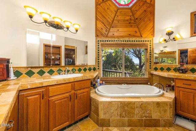 10681 Encino Drive, Oak View, CA 93022