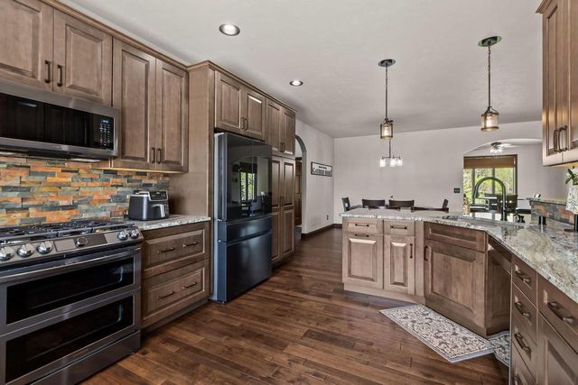 5770 W Natures LANE, Appleton, WI 54914