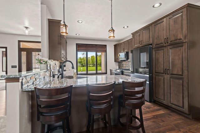 5770 W Natures LANE, Appleton, WI 54914