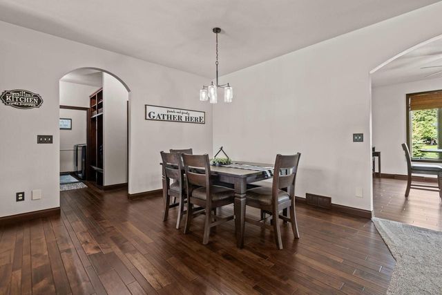 5770 W Natures LANE, Appleton, WI 54914
