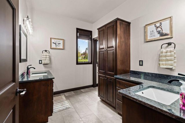 5770 W Natures LANE, Appleton, WI 54914