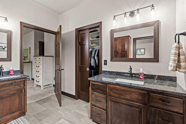 5770 W Natures LANE, Appleton, WI 54914