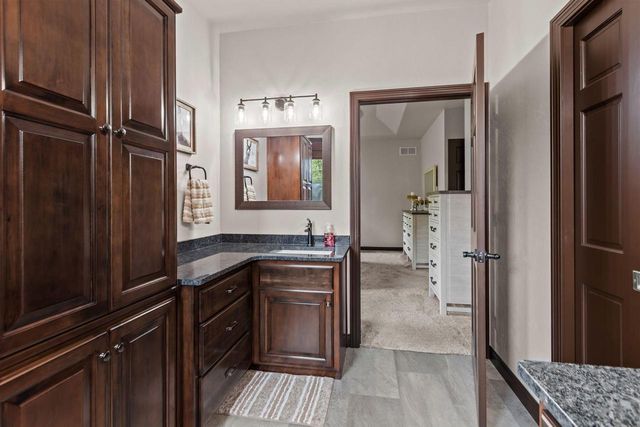 5770 W Natures LANE, Appleton, WI 54914