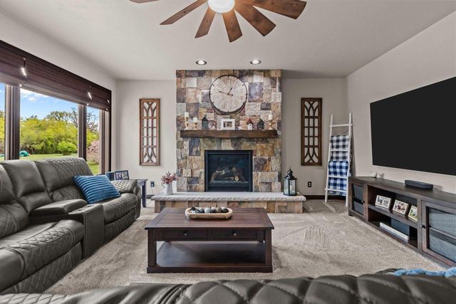 5770 W Natures LANE, Appleton, WI 54914